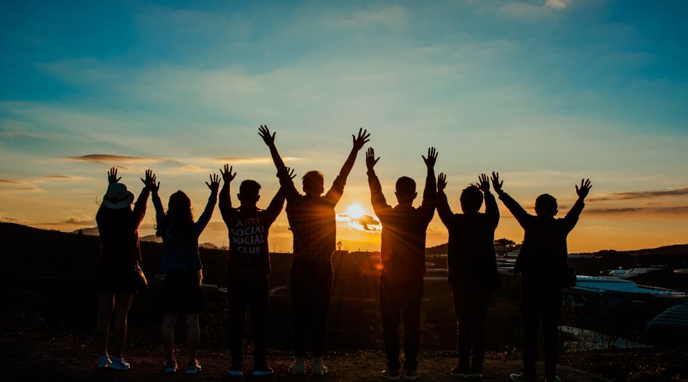 backlit_clouds_friends_853168.jpg
