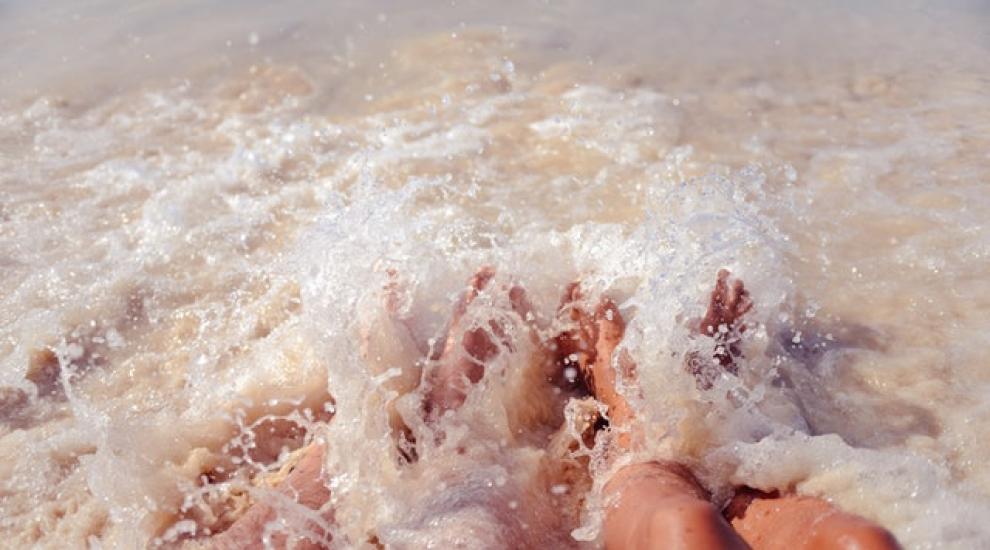 beach_couple_feet_6567_1_.jpg