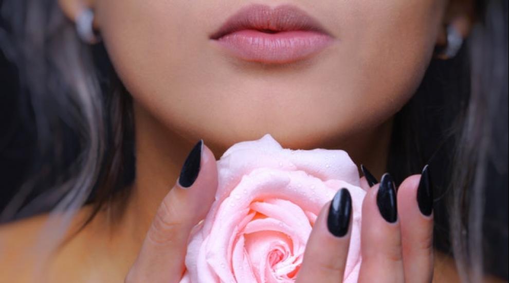 close_up_colors_female_1615841.jpg